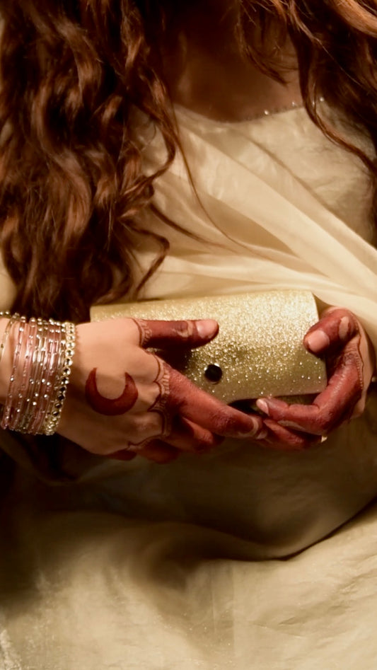 BANGLE CLUTCH
