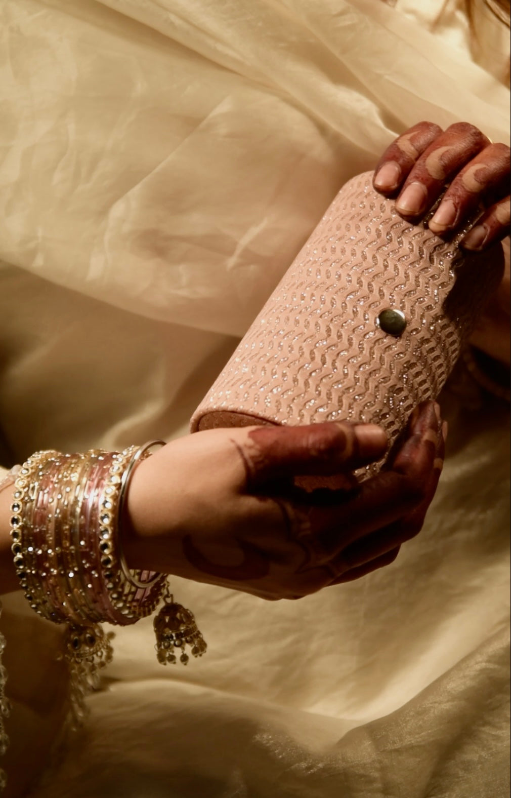 BANGLE CLUTCH
