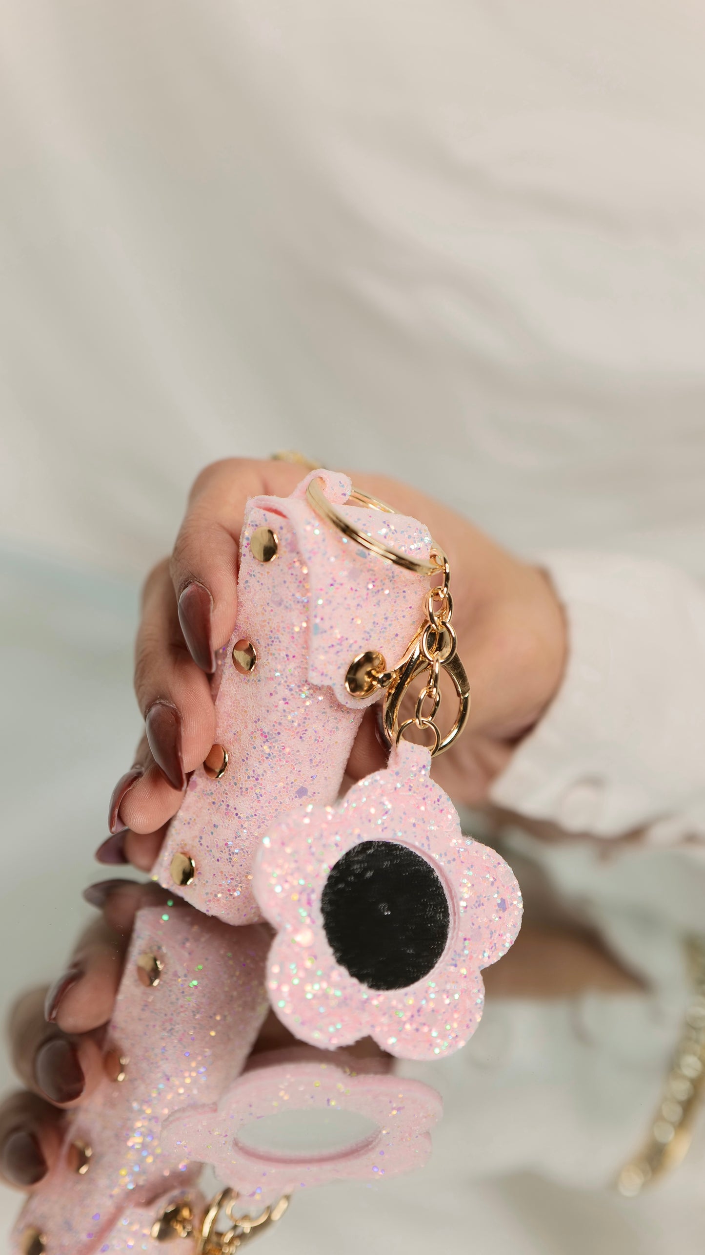 LIP HOLDER